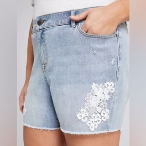 Lane Bryant Lace Applique Flex Magic Waistband Mid Rise Girlfriend Short 22